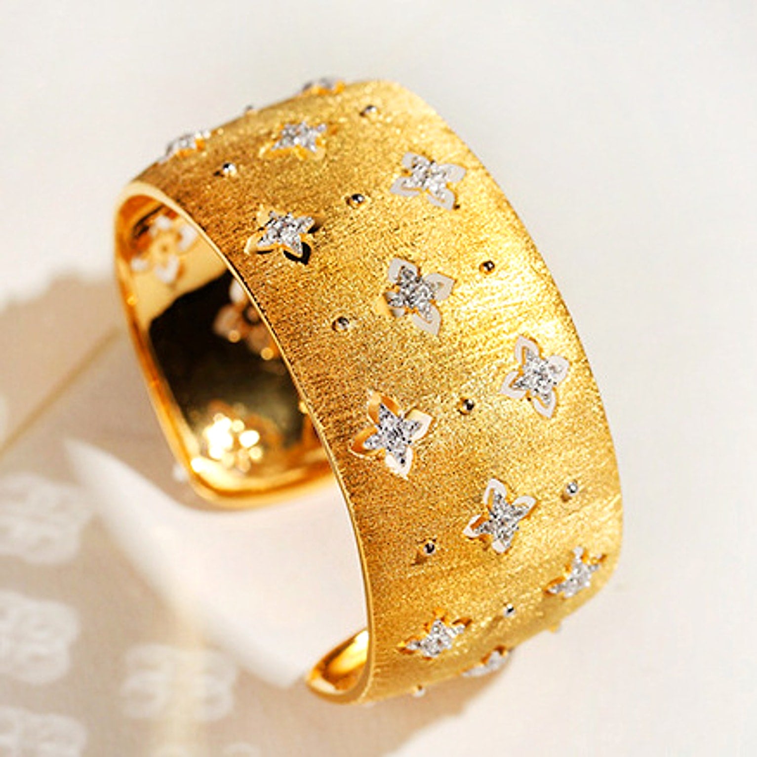 Fashion Four-leaf Clover Micro-inlaid Zirconium Hollow Bracelet - enhanced image 5