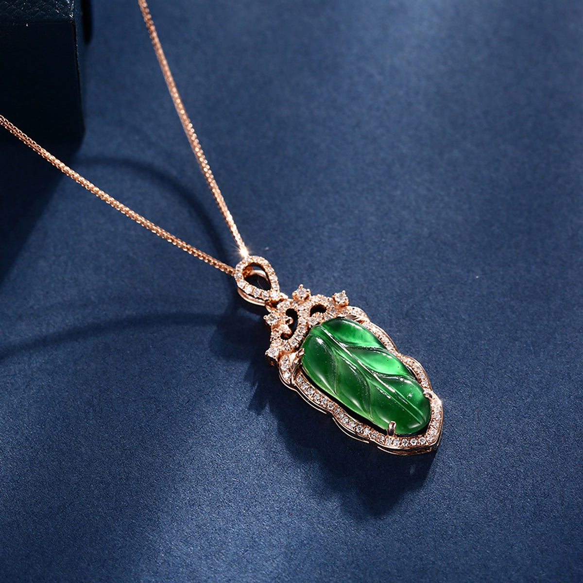 18K Gold Inlaid Emerald Necklace with Diamond Details - enhanced image 5