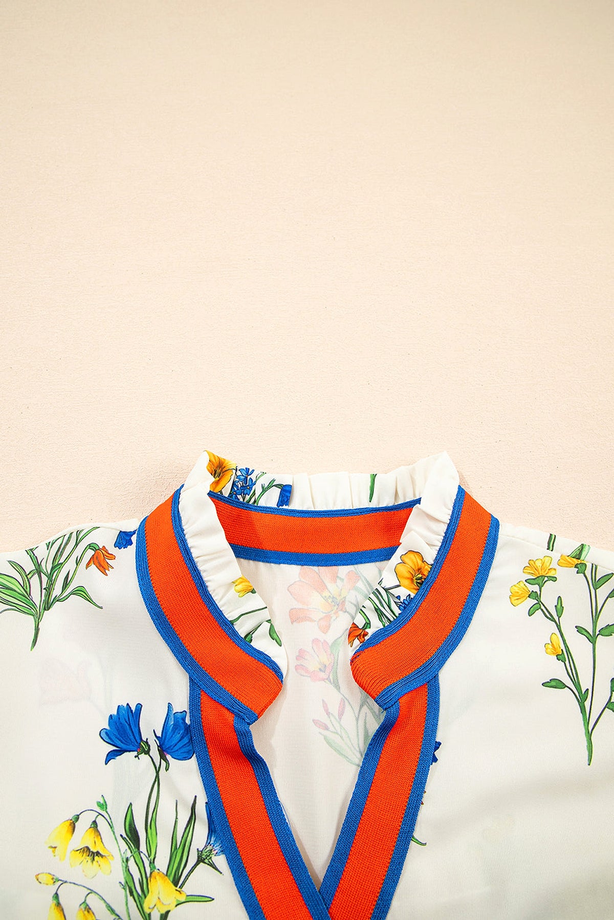 White Floral Short Puff Sleeve Contrast V Neck Print Blouse - enhanced image 5