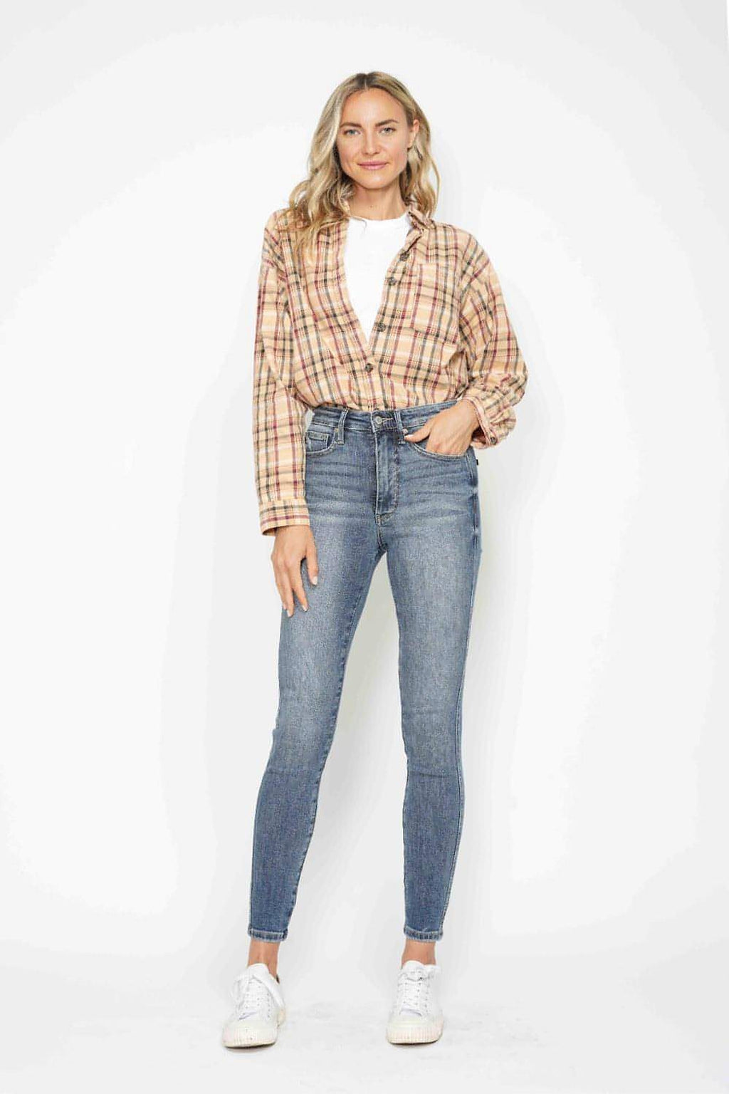 Judy Blue Full Size Tummy Control Contrast Wash Skinny Jeans - enhanced image 6