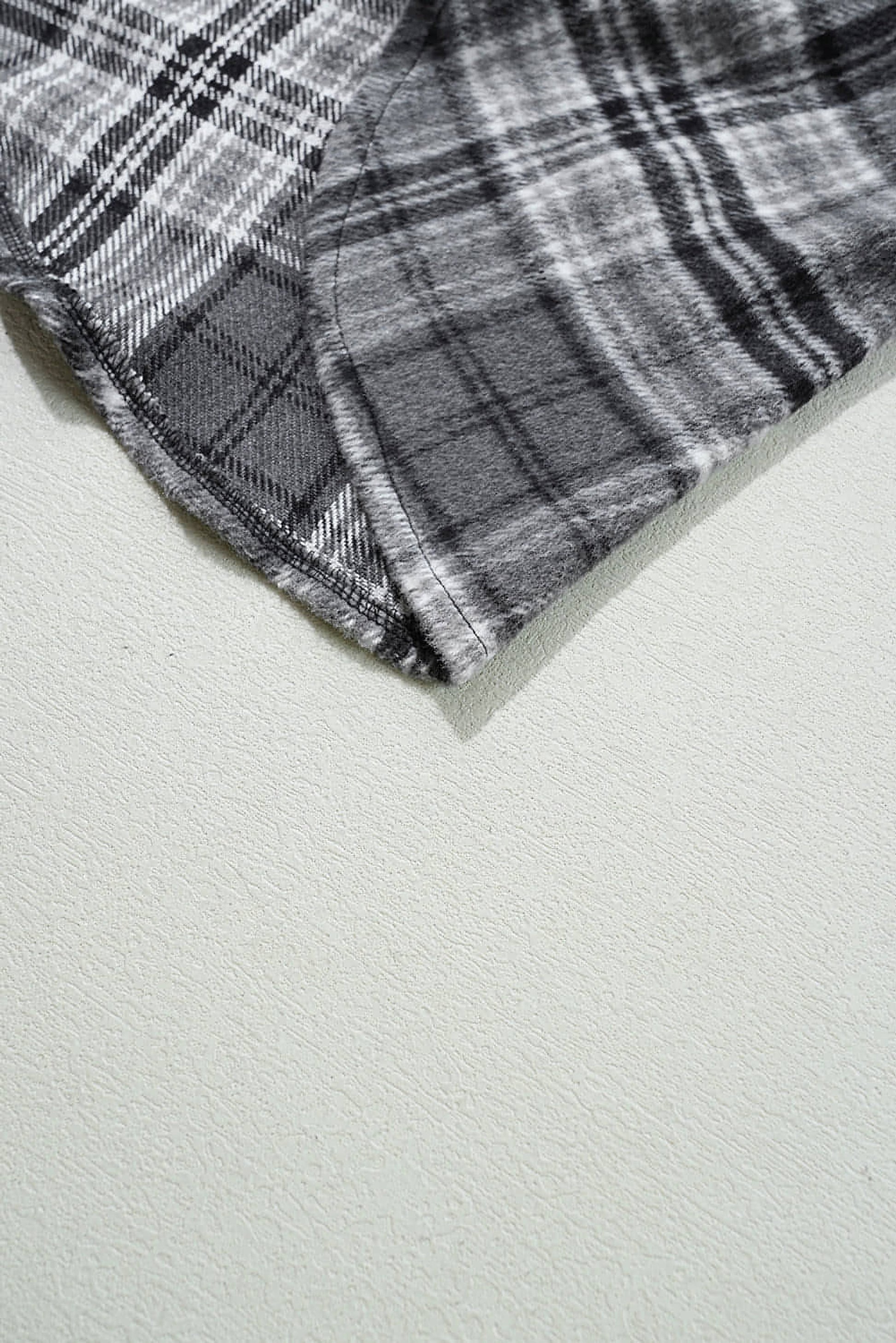 Black Plaid Print Flap Pockets Contrast Hooded Loose Shacket. - enhanced image 7