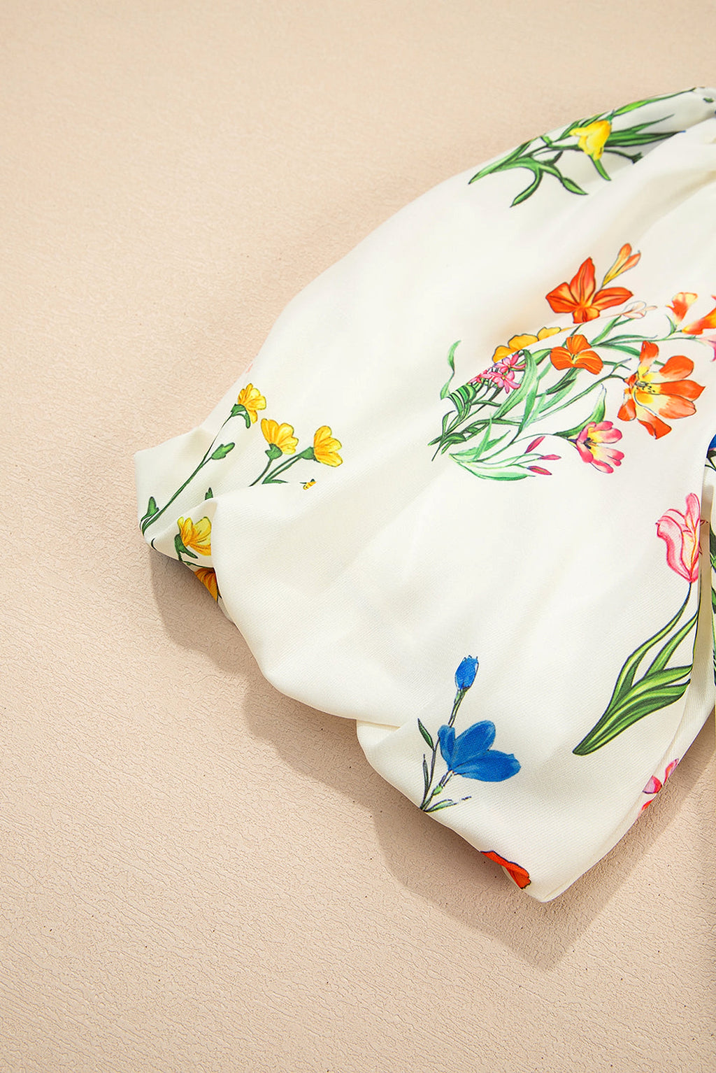 White Floral Short Puff Sleeve Contrast V Neck Print Blouse - enhanced image 7