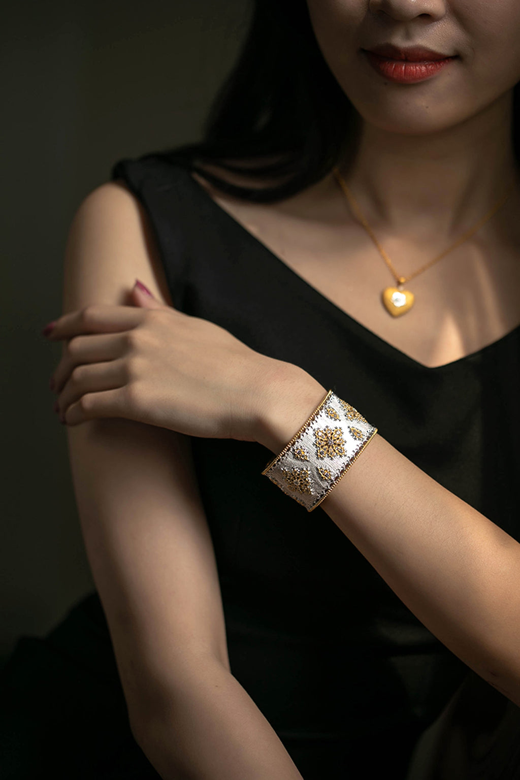 European And American Retro Classic Snowflake Bracelet - enhanced image 8
