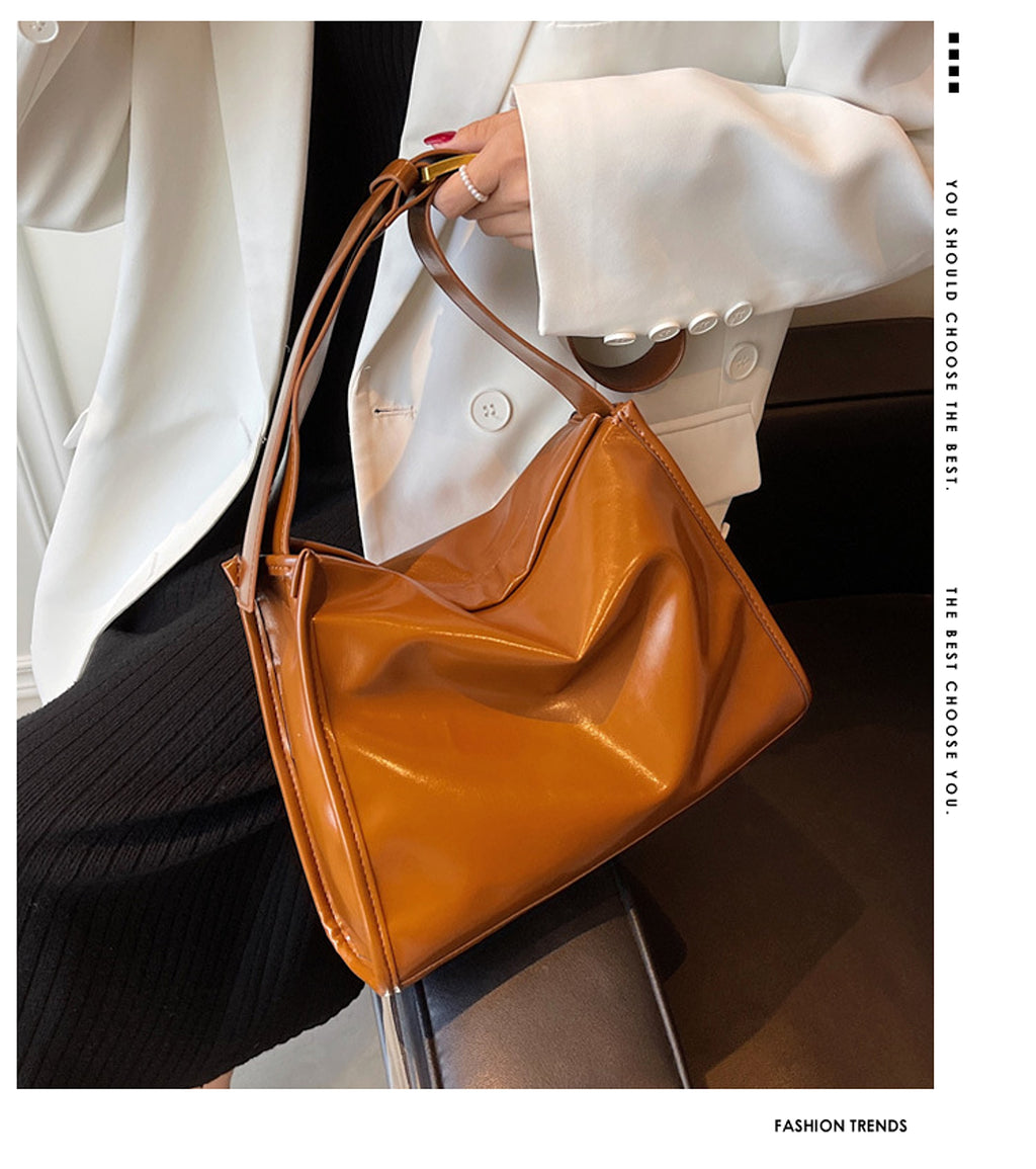 CityEdit™ – Retro Large Tote with Bold Strap - enhanced image 9