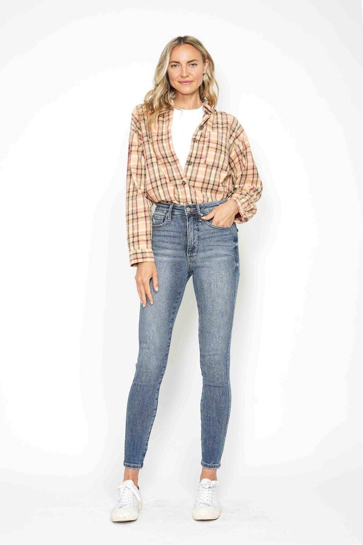 Judy Blue Full Size Tummy Control Contrast Wash Skinny Jeans - enhanced image 12